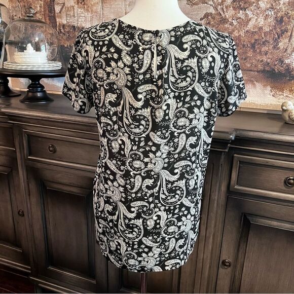 Express Blouse black & White Paisley Print Short Sleeve size Medium - Picture 5 of 7